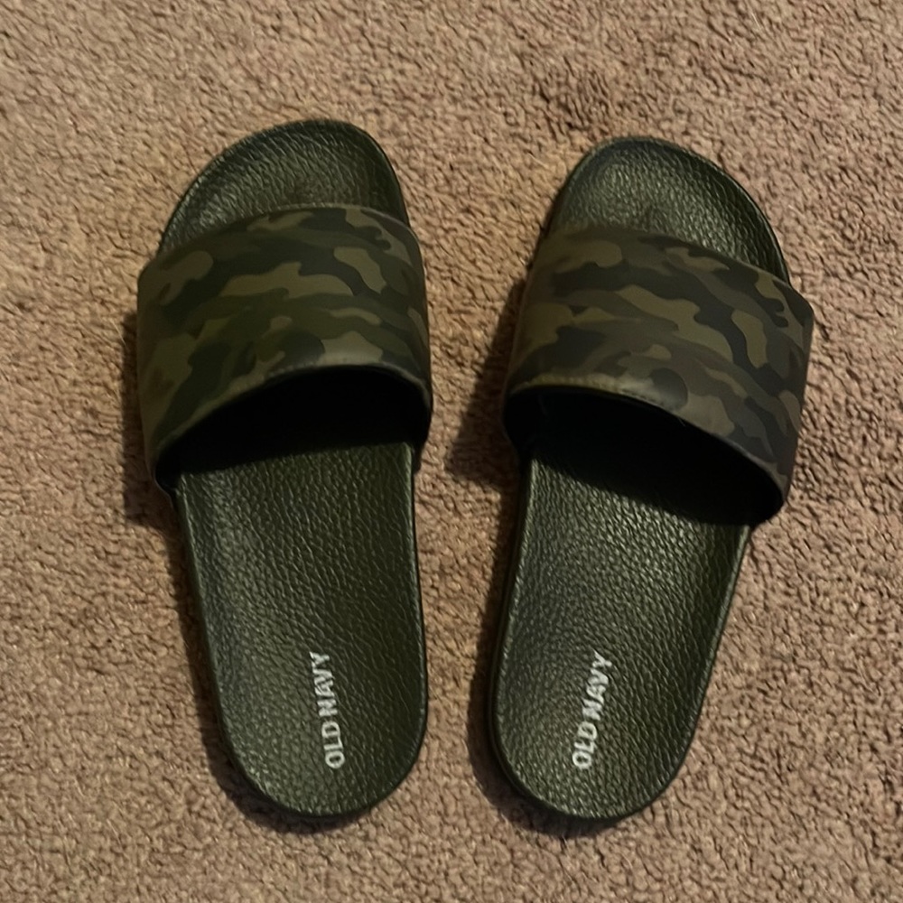 Old navy boys slide sandals NWOT✨